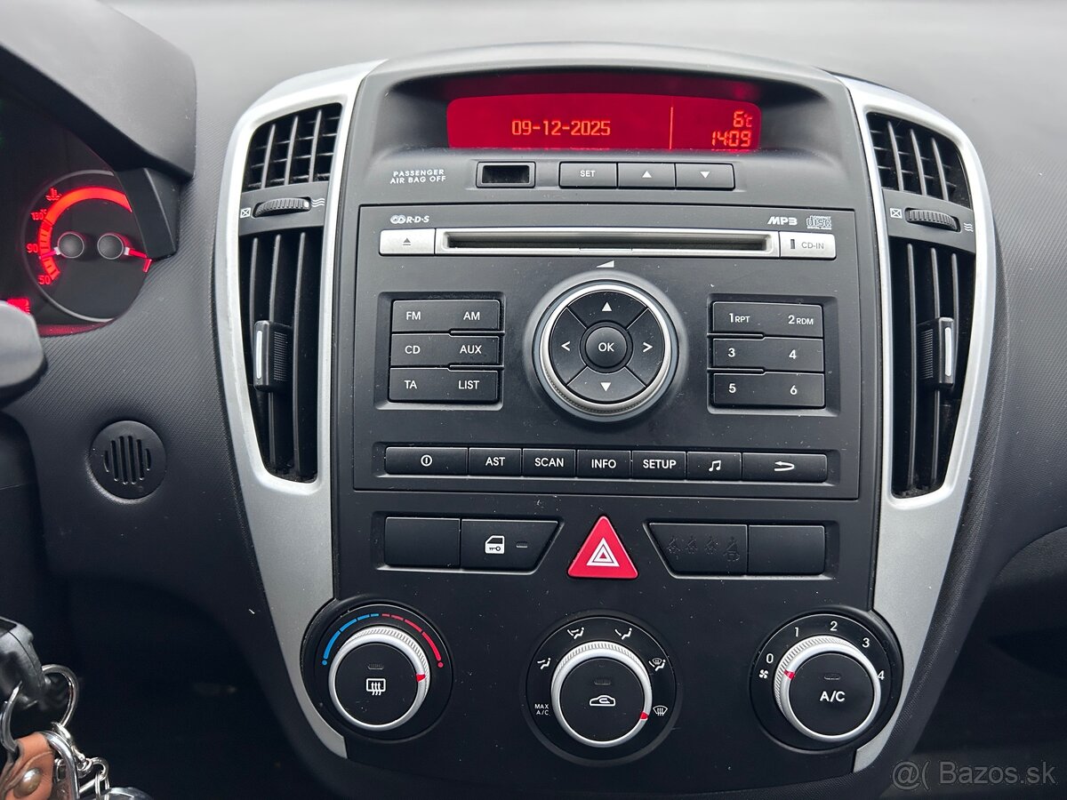 Kia Ceed 1.6 Crdi Nová STK/EK - 12