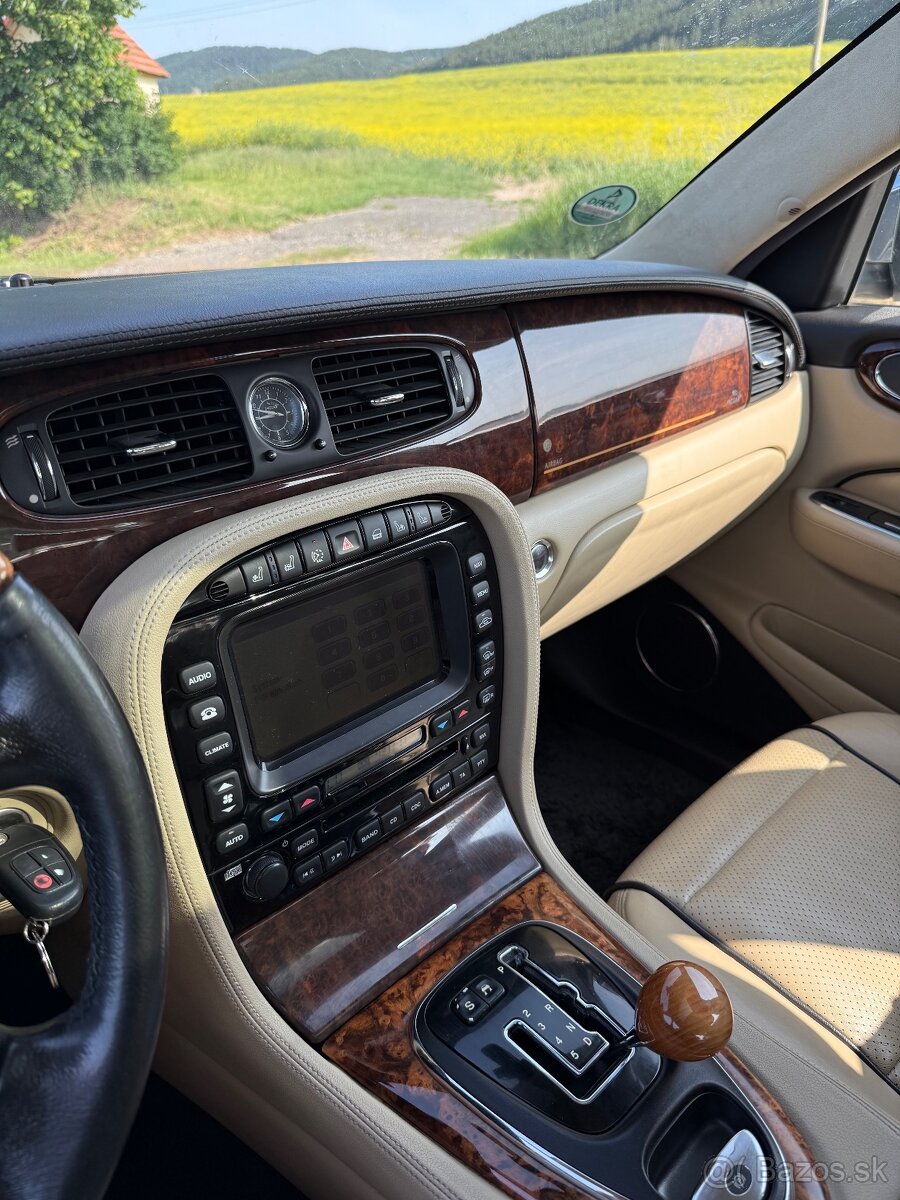 Jaguar XJ 2.7 Diesel Facelift - 12