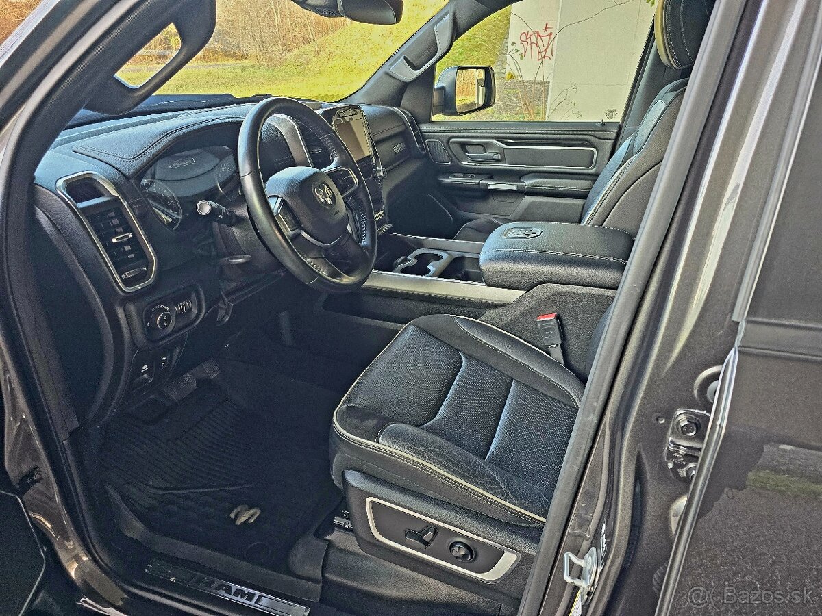 Ram 1500 5,7 HEMI, r. 2021,ODPOČET DPH, EL. PRAHY, PANORAMA - 12