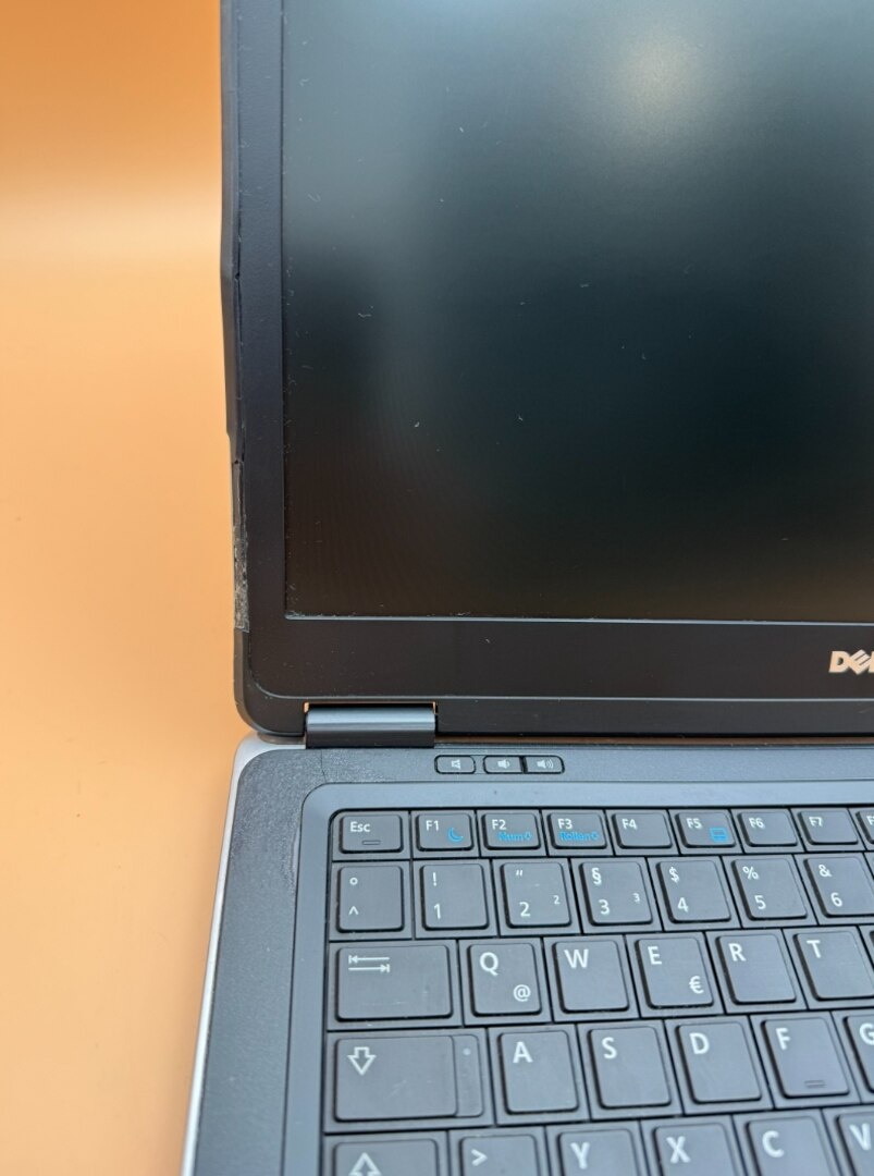 Dell Latitude E7440 / i5 / 8GB RAM / SSD / Win 11 Pro - 12