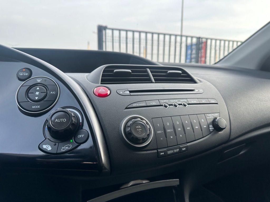 Honda Civic 1.8 VTEC Executive - 12