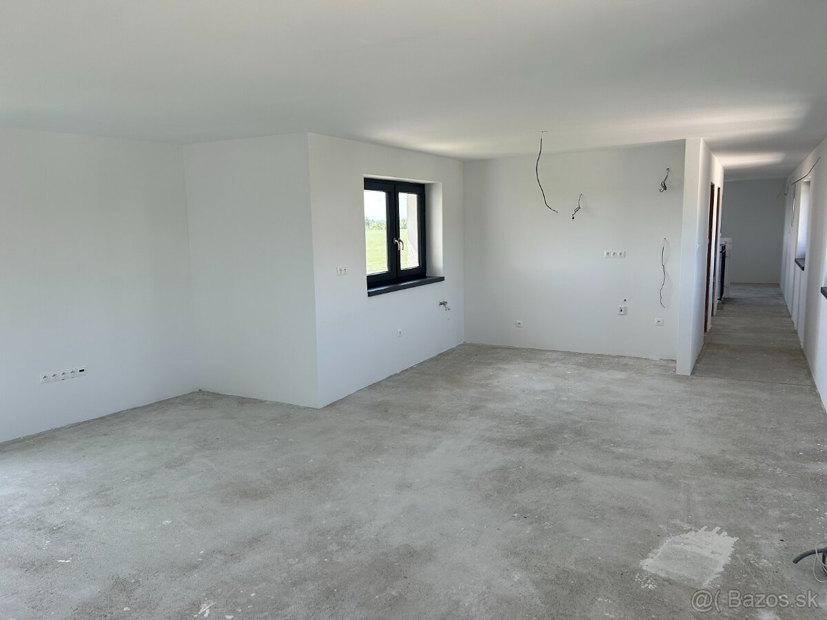 Objekt na bývanie aj podnikanie v Senci - 12