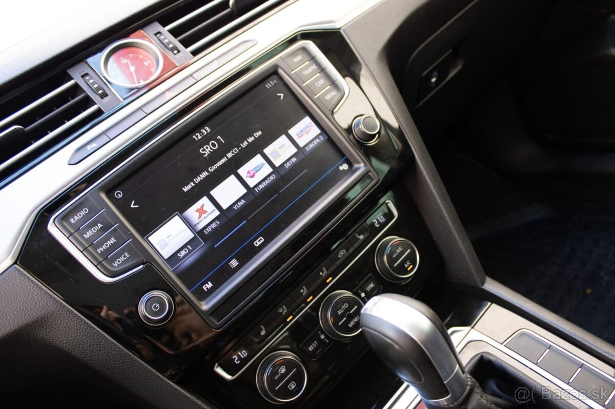 Volkswagen Passat Variant R-Line - 12