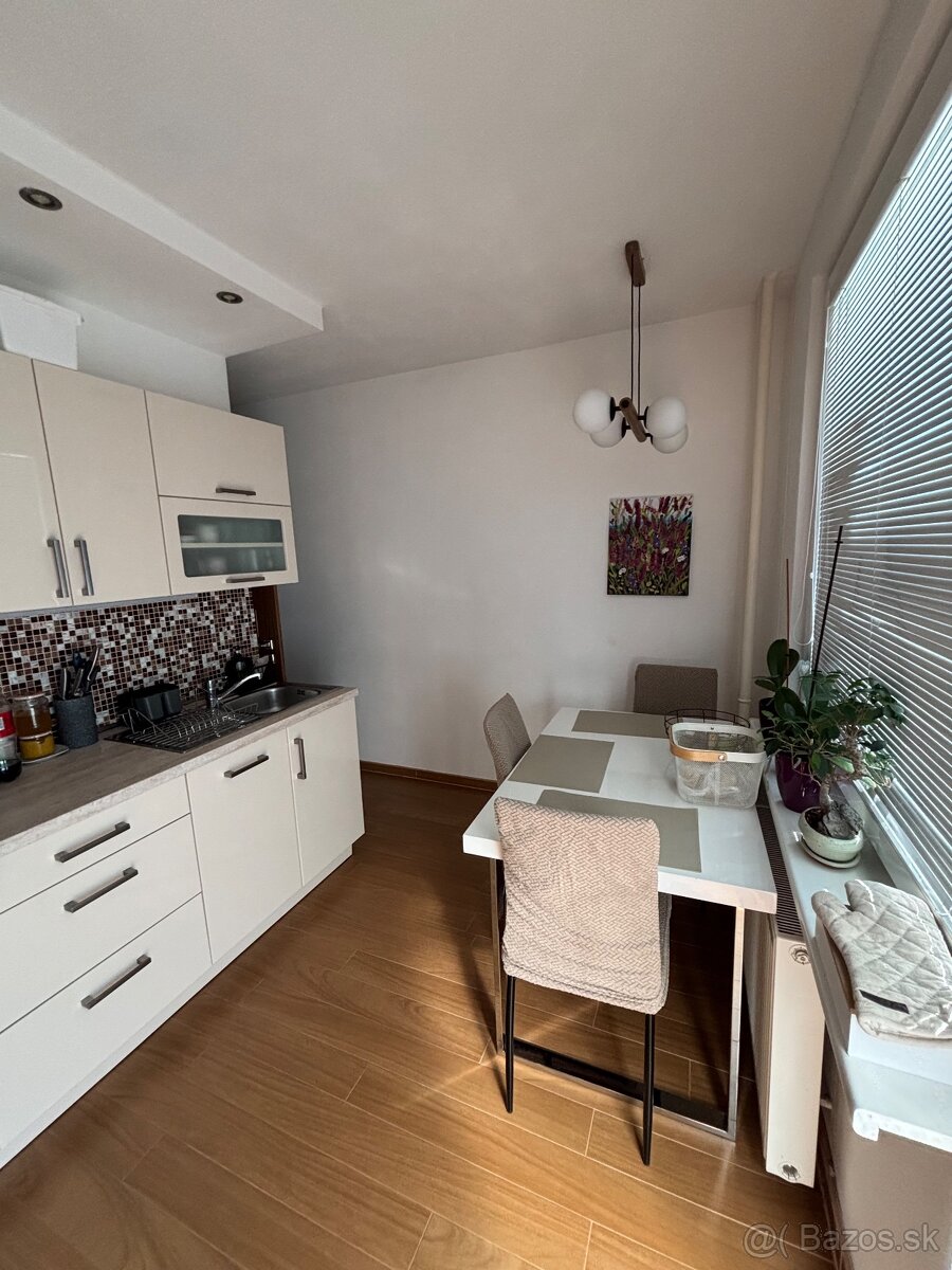 Veľkometrážny 2izbový byt Chrenová - 12