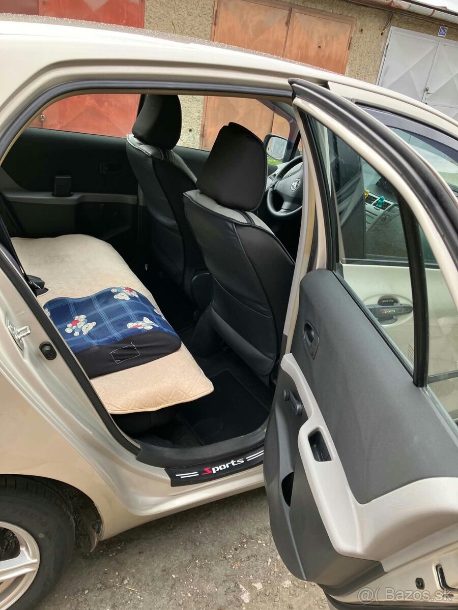 Toyota Yaris - 12
