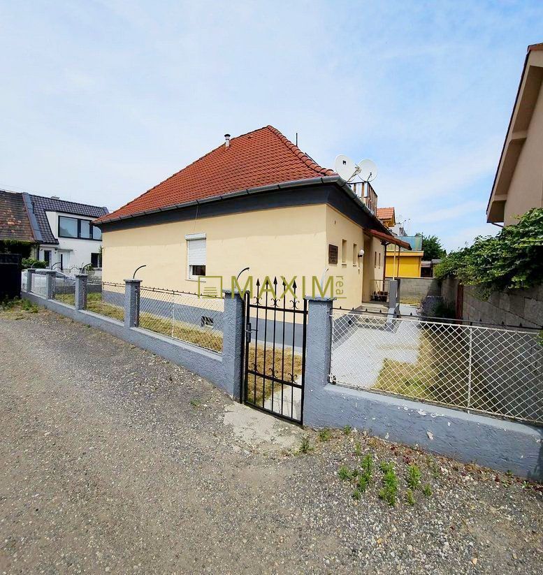 Ponúkame na predaj Rodinný dom na Železnej ulici v Bratislav - 12