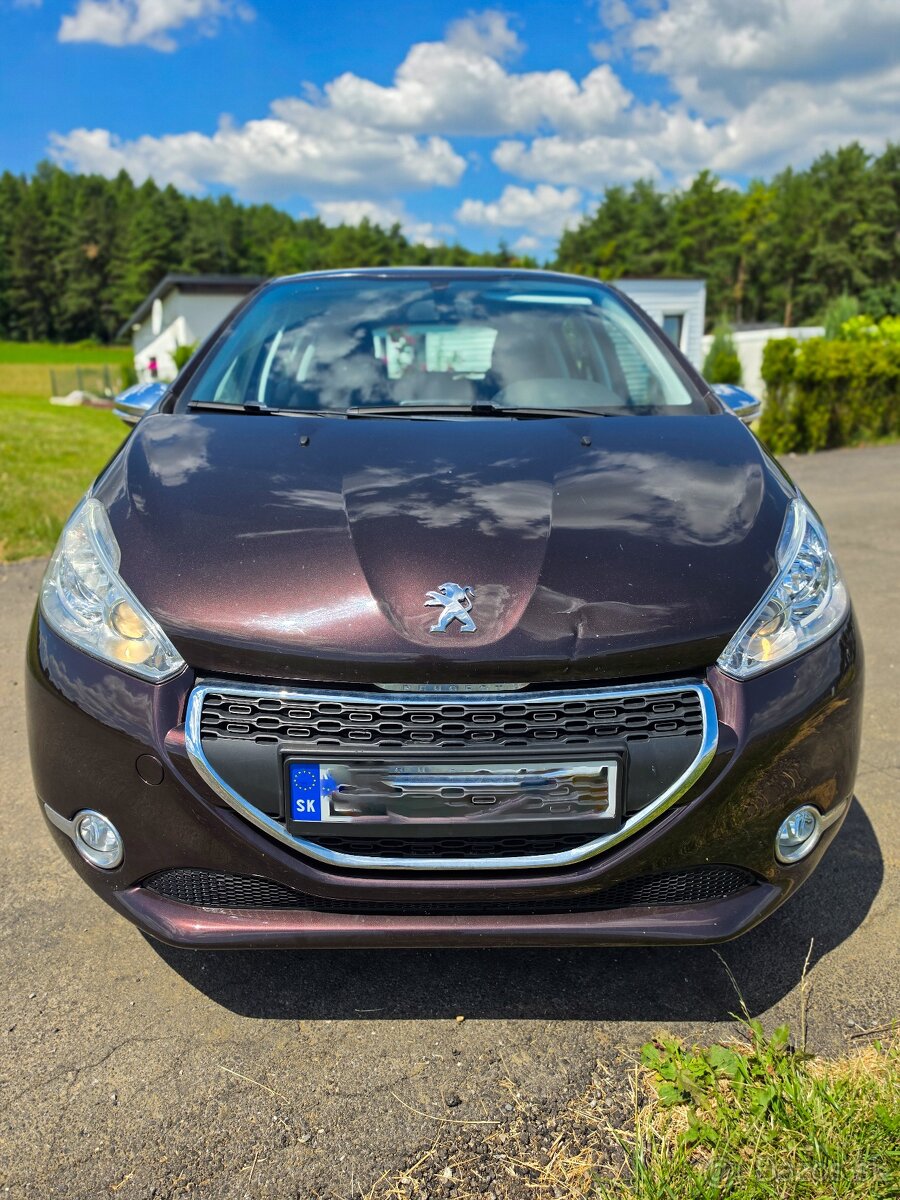 Peugeot 208/ 1.2 / 60kW/ M5 - 12
