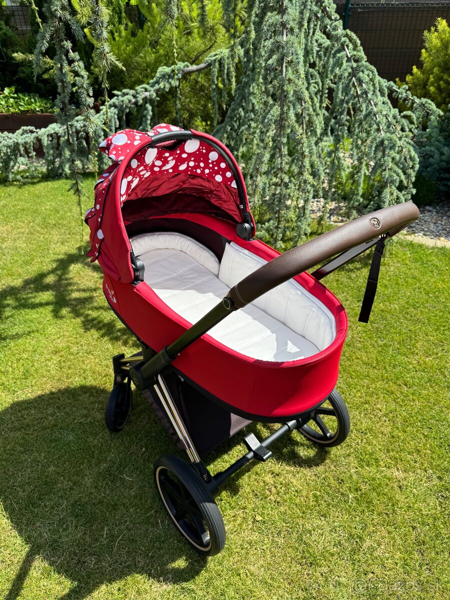 Vanicka a vajicko by Jeremy Scott - 12