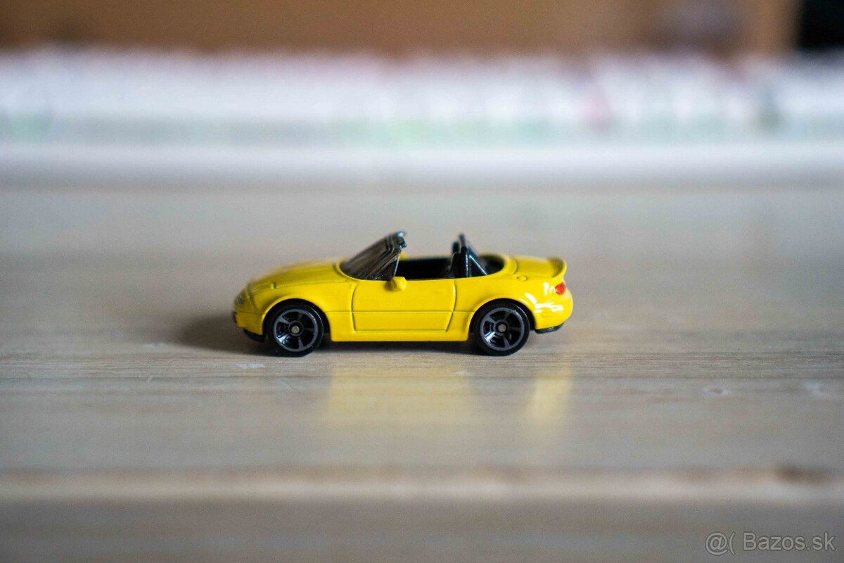 Rozbalene HotWheel autíčka - 12