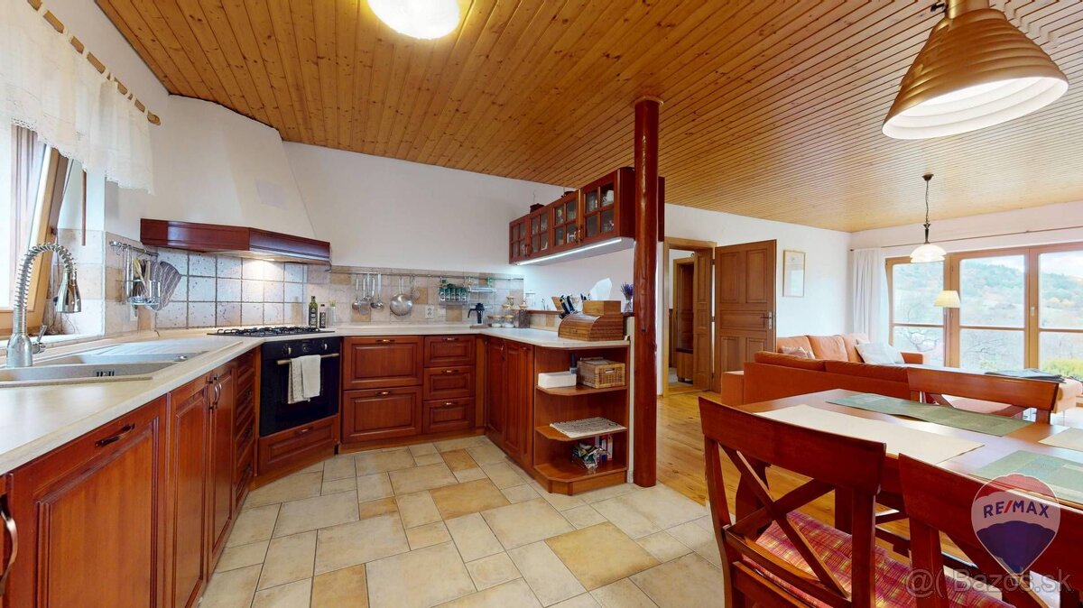 Na predaj charizmatický RD, ktorý ponúka pokojné bývanie v l - 12