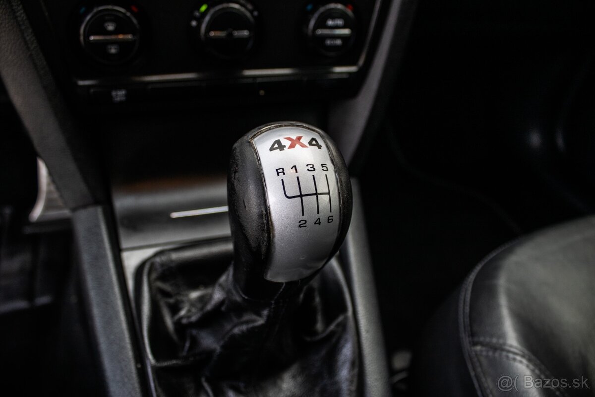 Škoda Octavia Combi 2.0FSI 4x4 Scout - 12