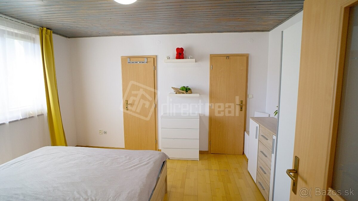 Krásny rodinný dom na Liptove so slnečným pozemkom a potokom - 12