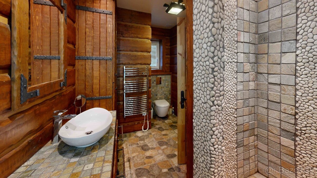 Chalupa po úspešnom režiserovi v obci Stará Turá-časť Paparď - 12