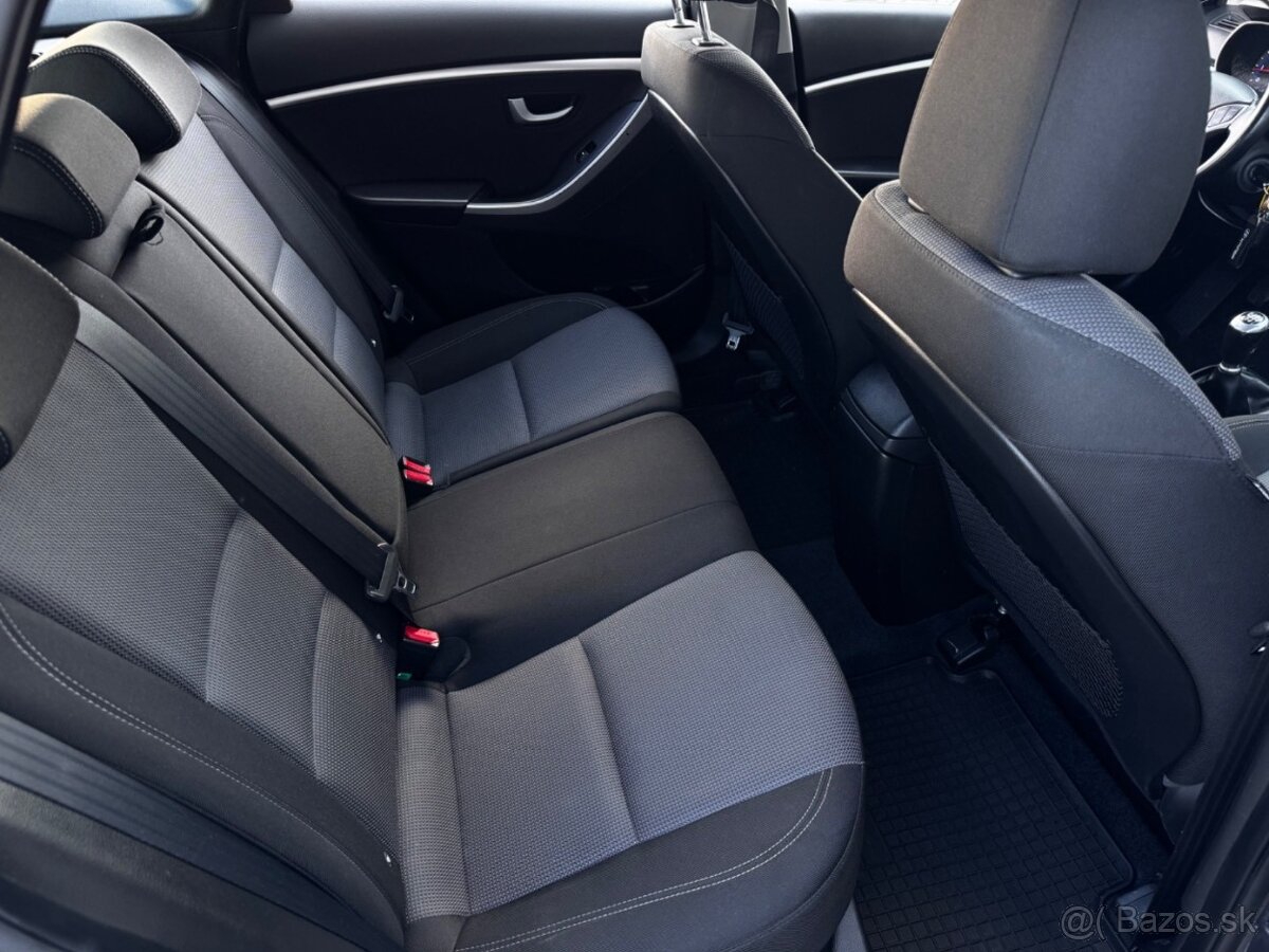 Hyundai i30 CW 1.6i MPI CVVT Family - 12