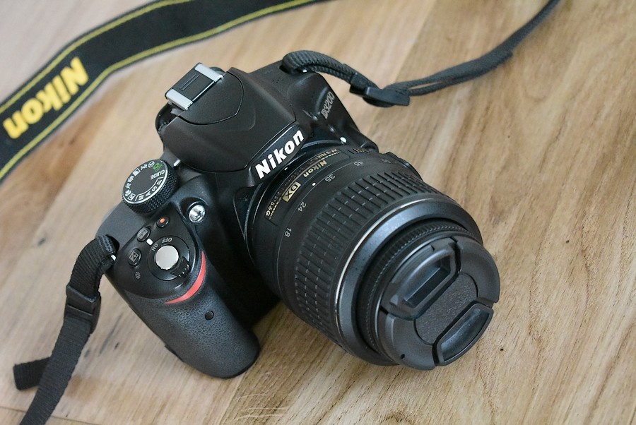 Nikon d3200 s VR AF 18-55 + brasna - nafotene 18 tisic.sn. - 12