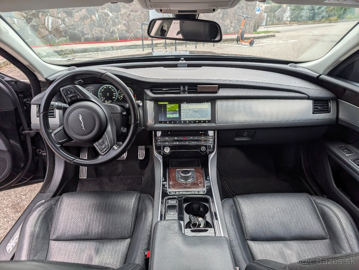 Jaguar XF 3.0 V6 AWD - 12
