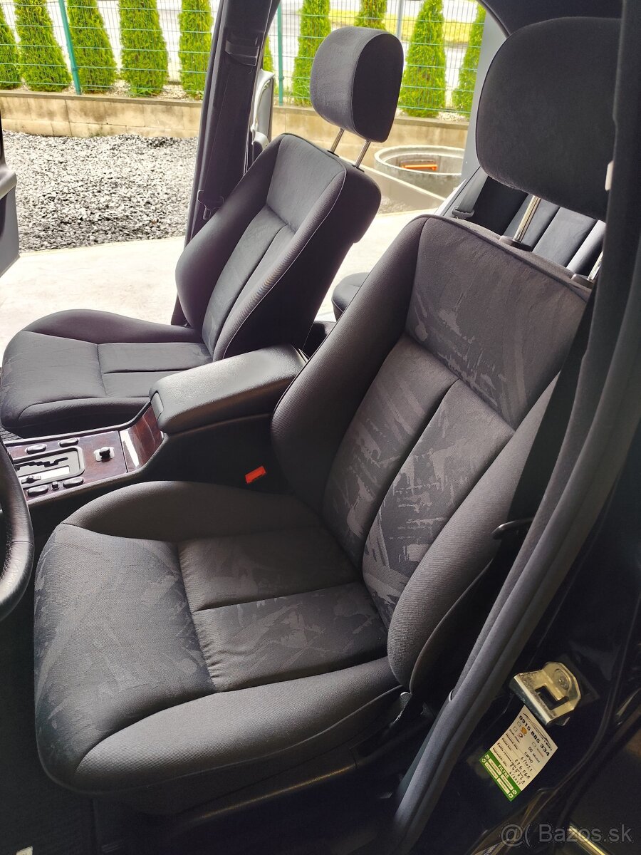 Mercedes-Benz E trieda Sedan 320 - 12