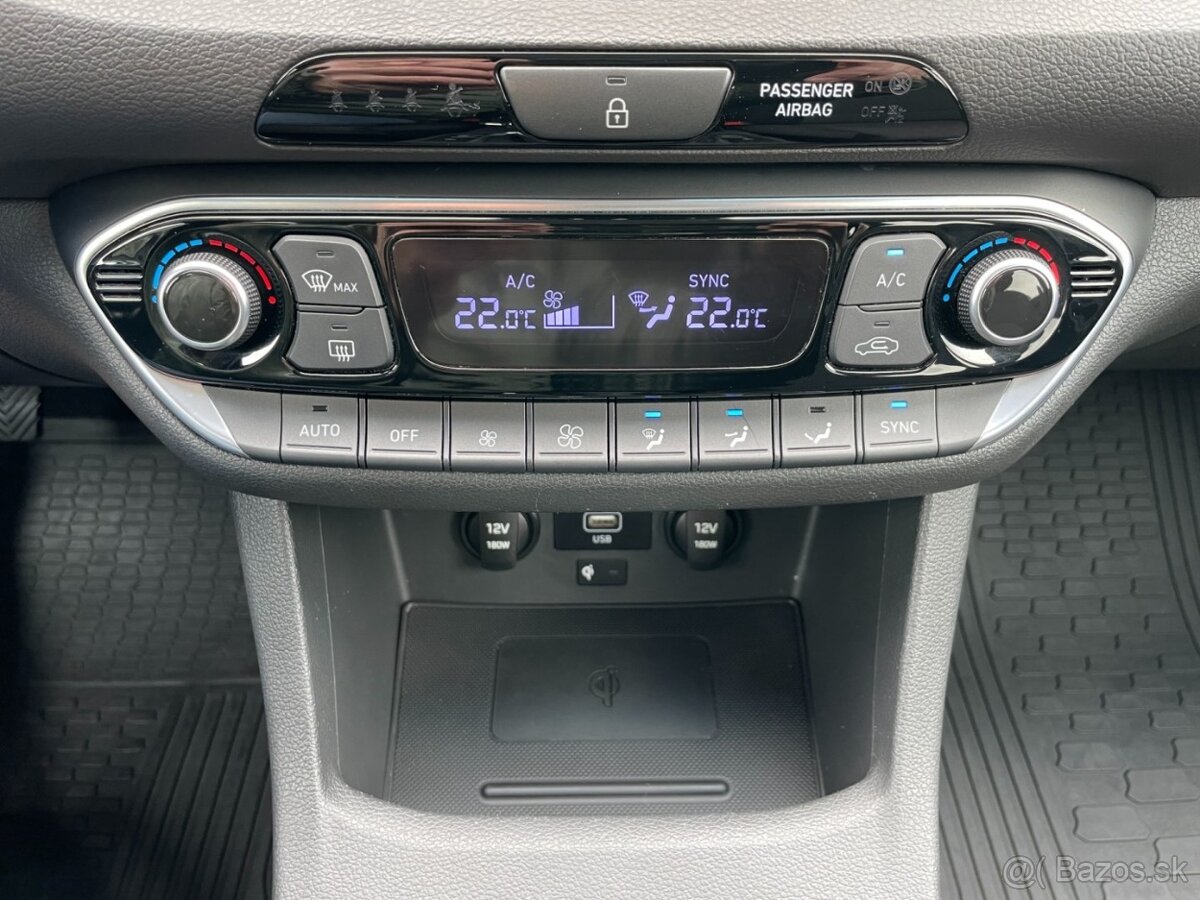 Hyundai i30 Com. 1.6CRDi ČR SMART+ 1.maj Tažné - 12