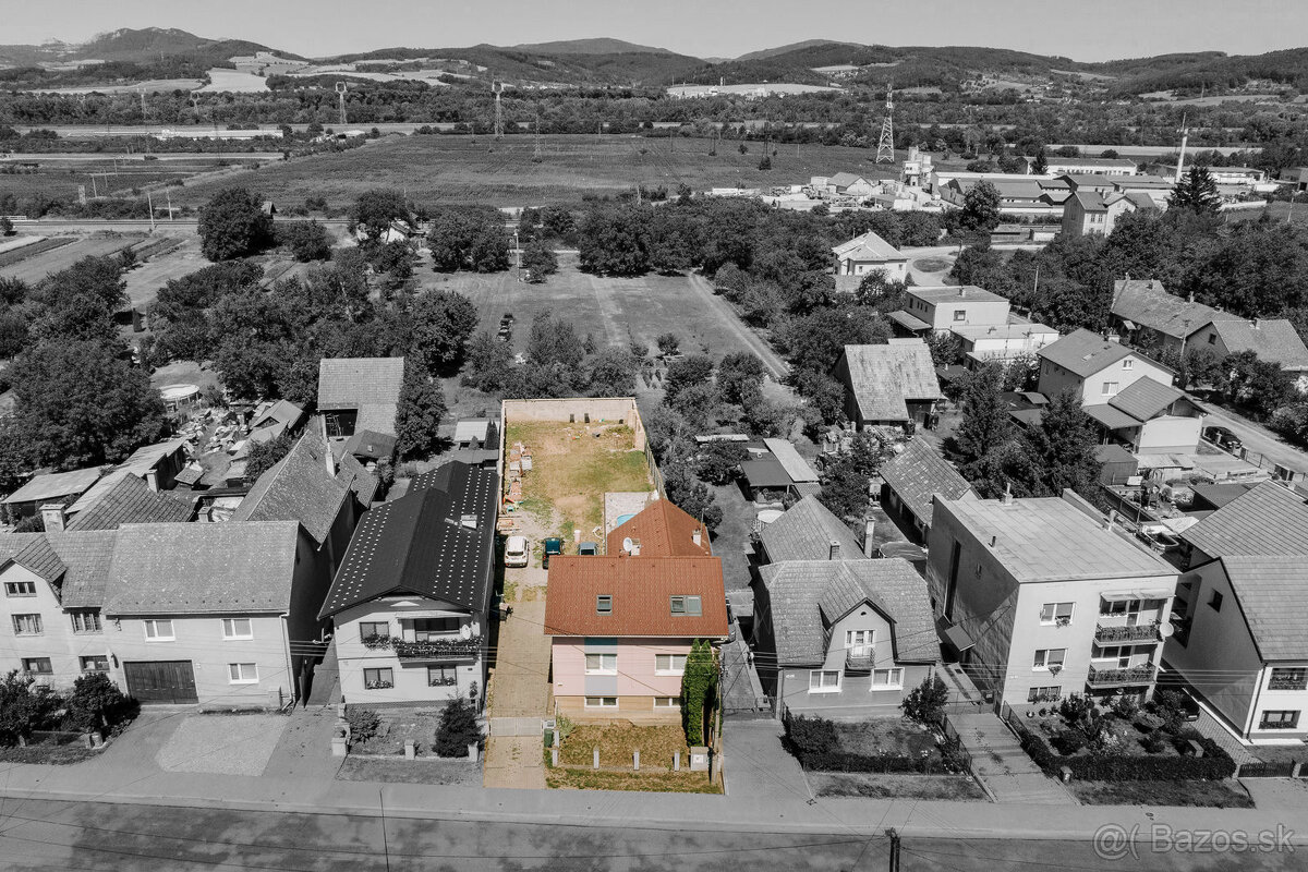 Na predaj poschodový 5-izbový rodinný dom v obci Beluša - 12