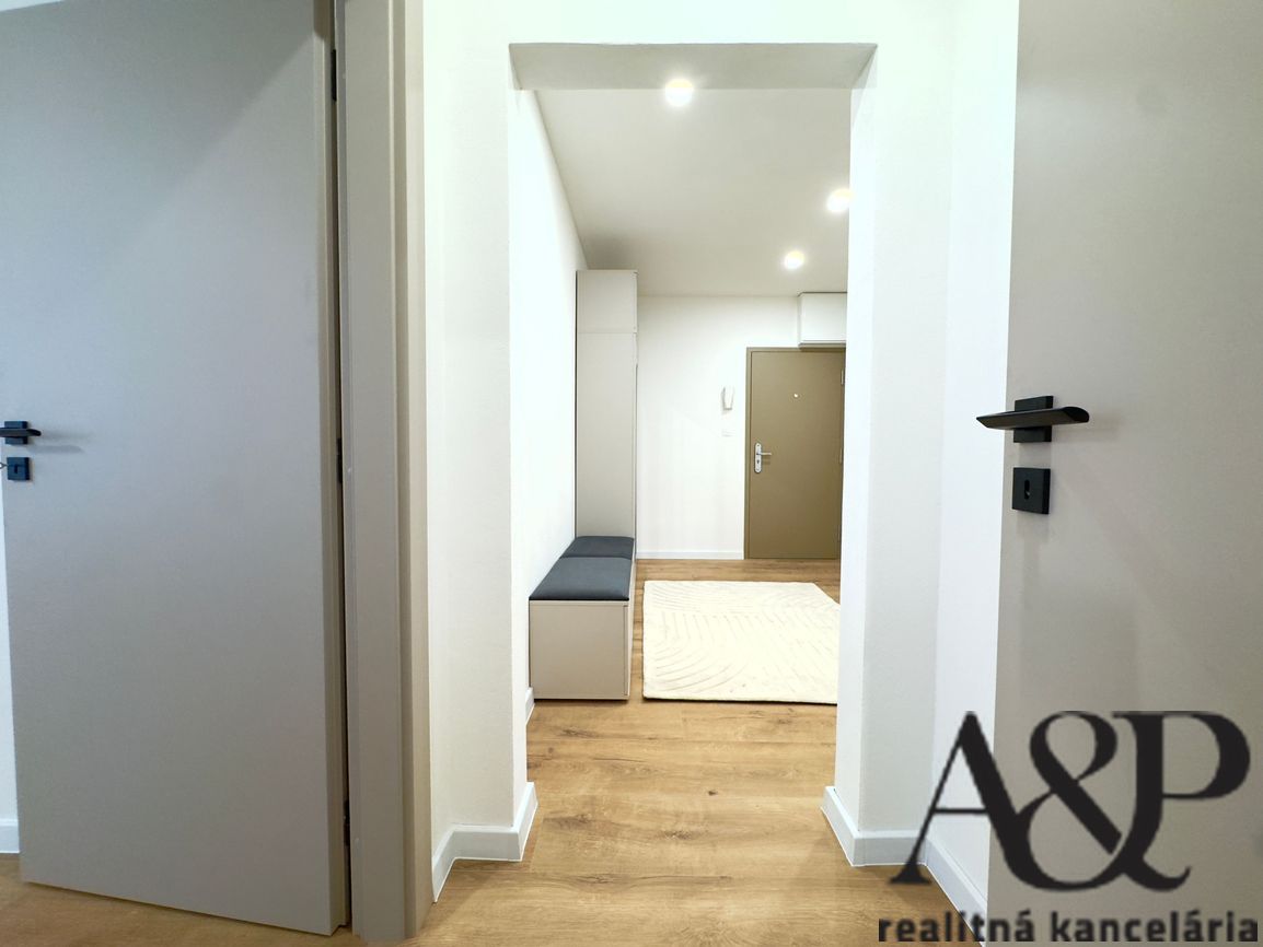 LUXUSNÝ 3 IZBOVÝ BYT V CENTRE MESTA, 68M2, NÁM. OSLOBODENIA, - 12