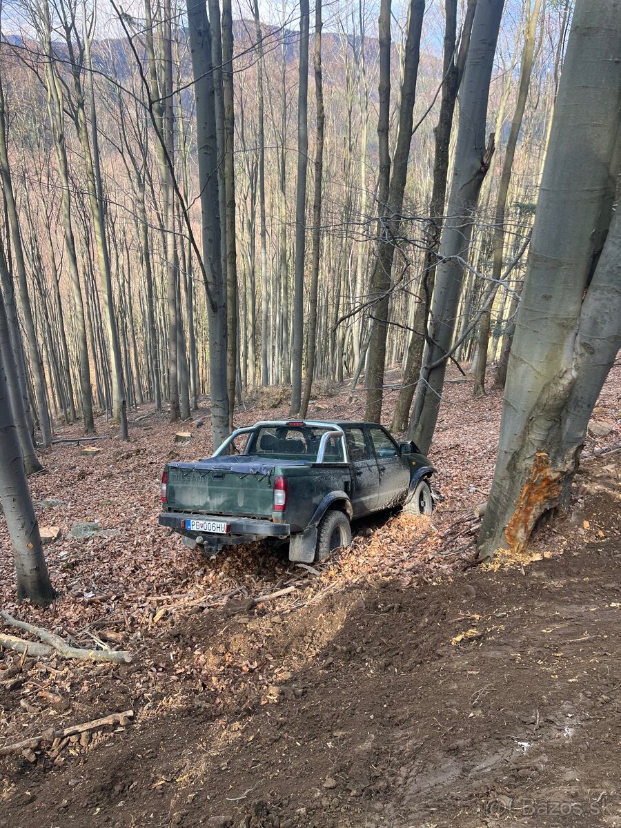 Predám Nissan navara d22 2.5 - 12