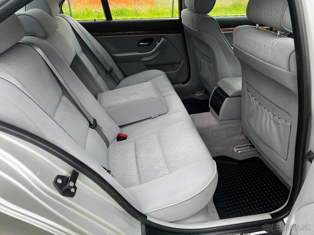 BMW Řada 5 525i PĚKNÝ STAV - 12