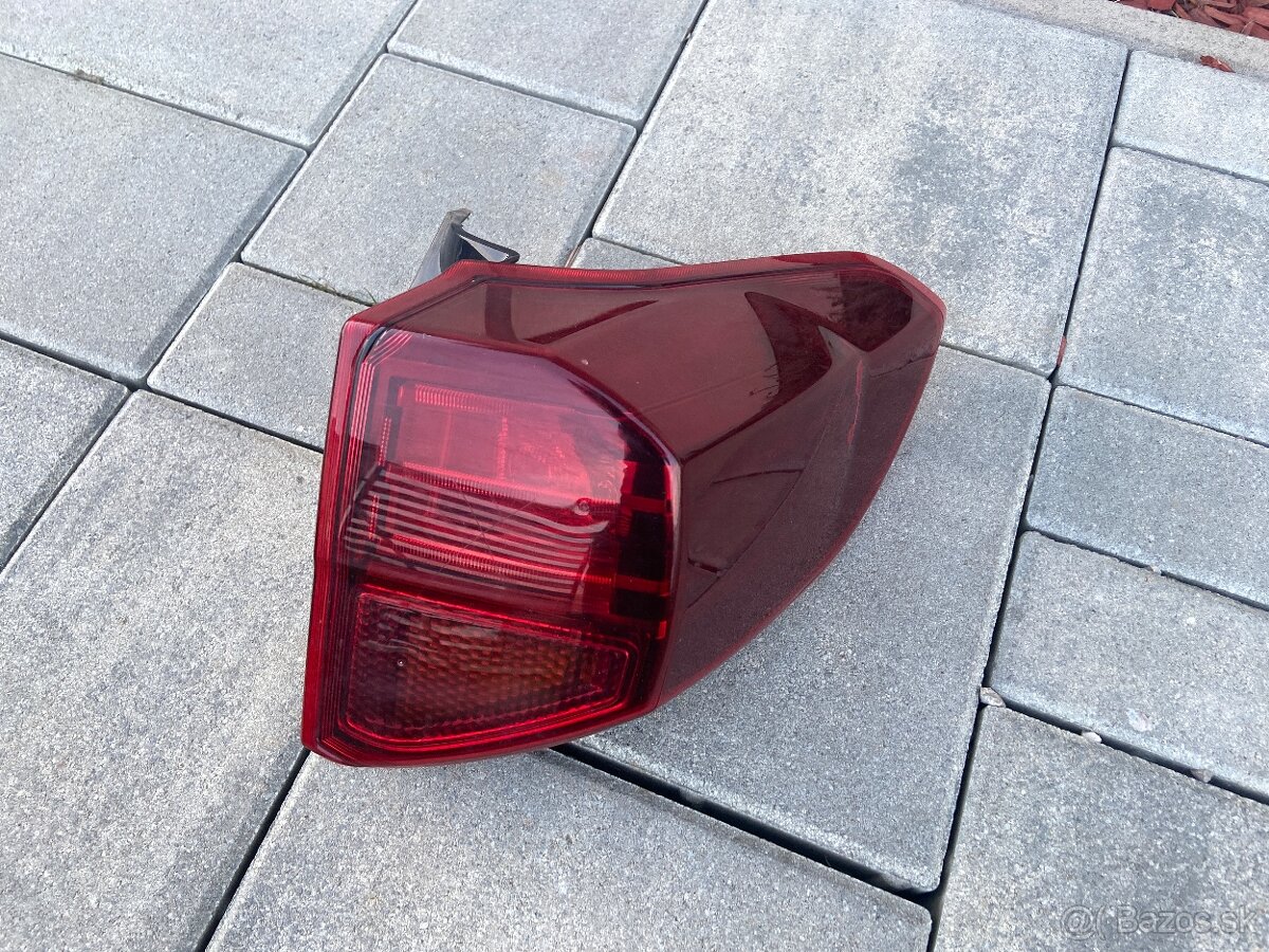 Suzuki Vitara 2019- - 12