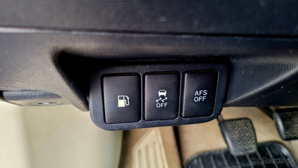 Toyota Avensis Combi 2.0 D-4D Exclusive - 12