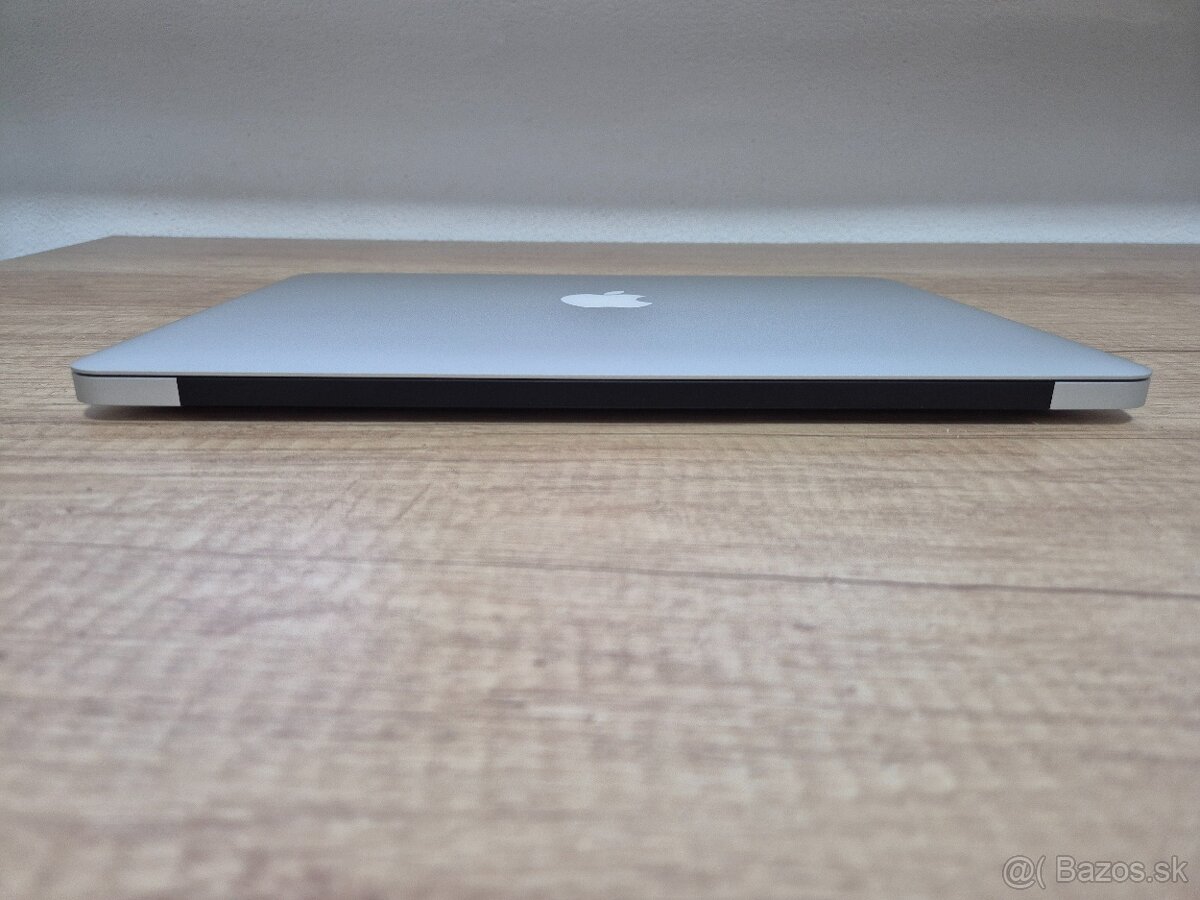 MacBook Air (13-inch, 2017) /Intel Core i5/8GB RAM/128GB SSD - 12