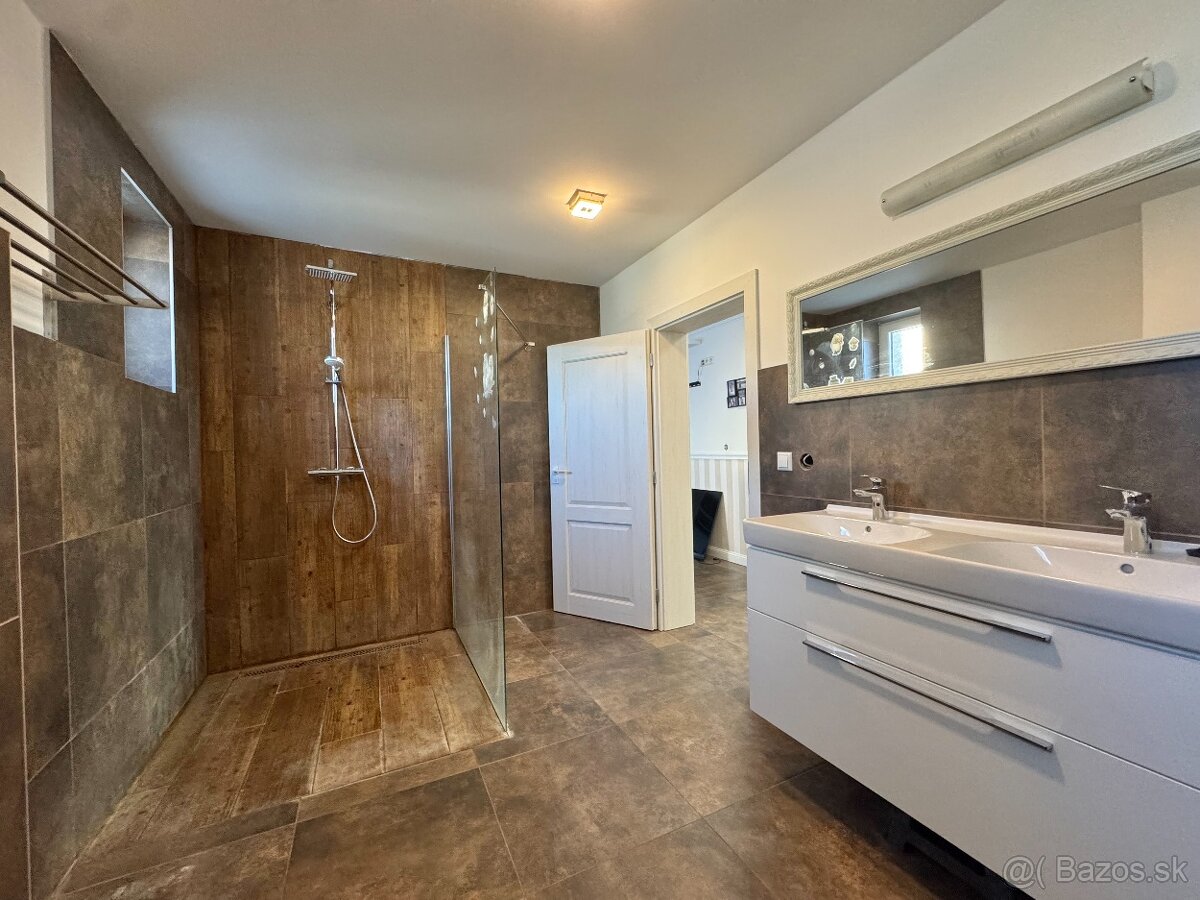 Veľký 4 izbový rodinný dom s bazénom, Krásno - Partizánske - 12