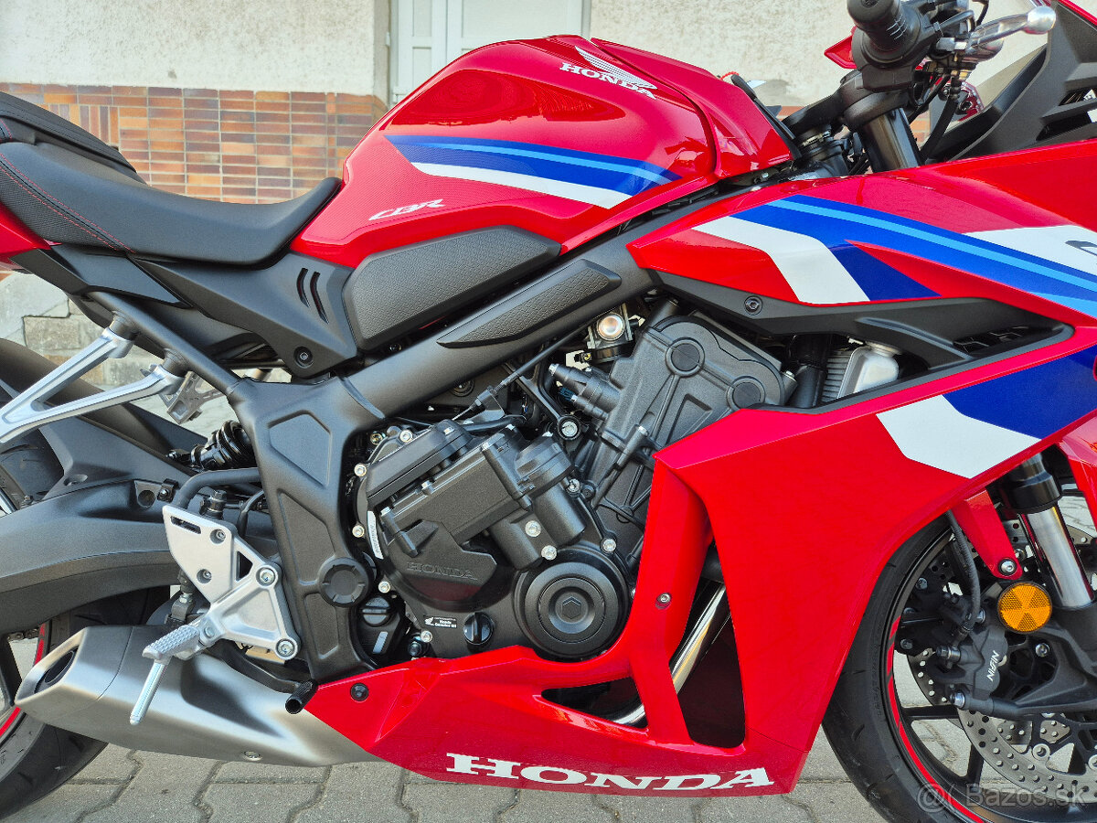 Prodám Honda CBR 650R E-clutch , r. v. 2024, ABS, TC, záruka - 12