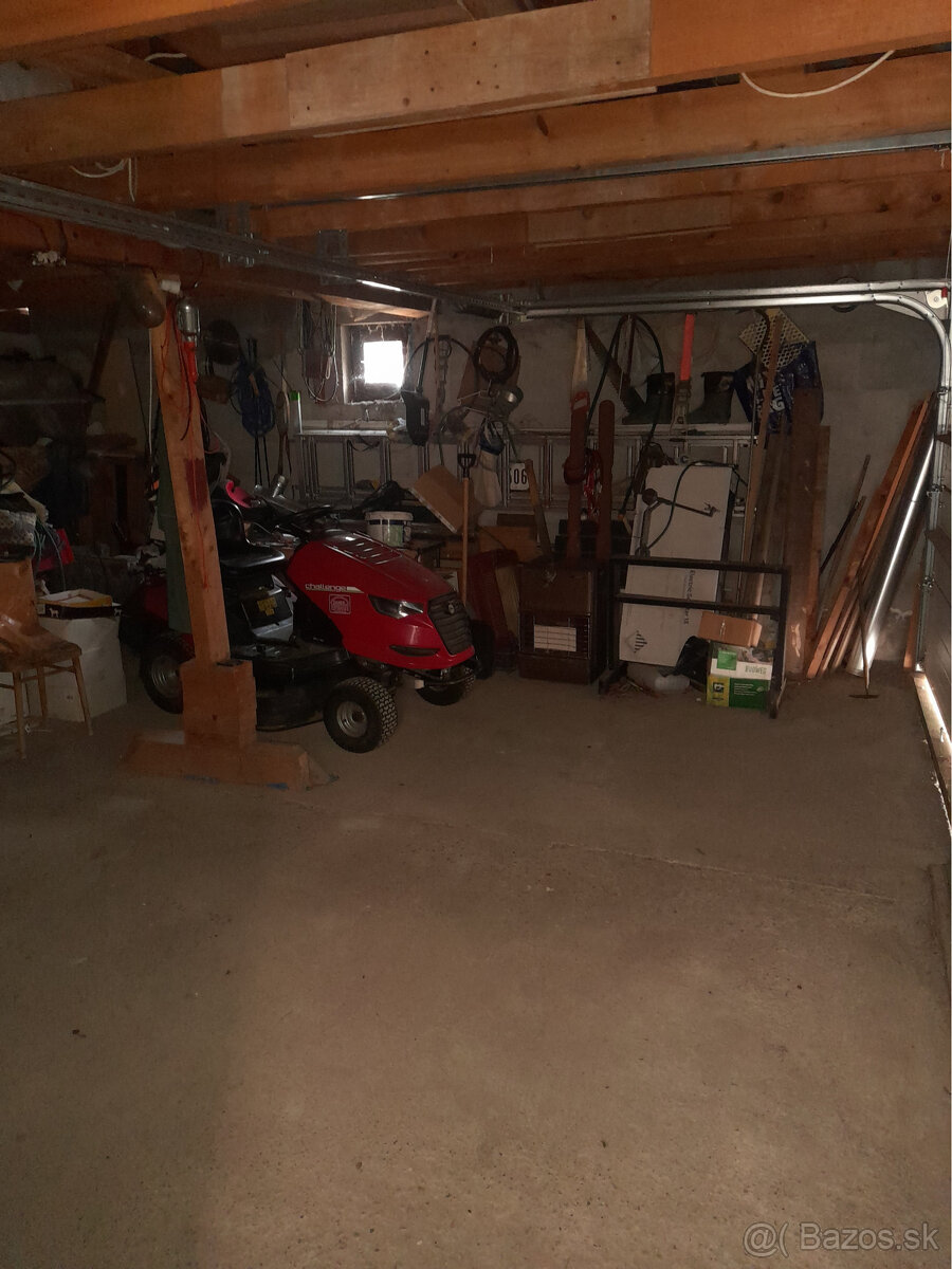 Znížená cena ::Predaj rodinného domu s veľkým pozemkom – kom - 12