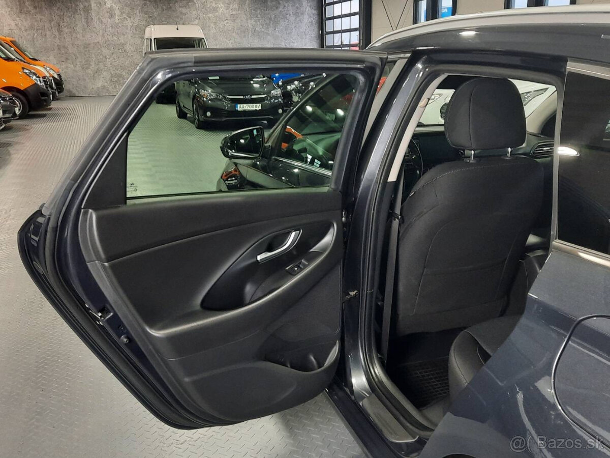 Hyundai i30 CW 1.6 CRDi Comfort - 12