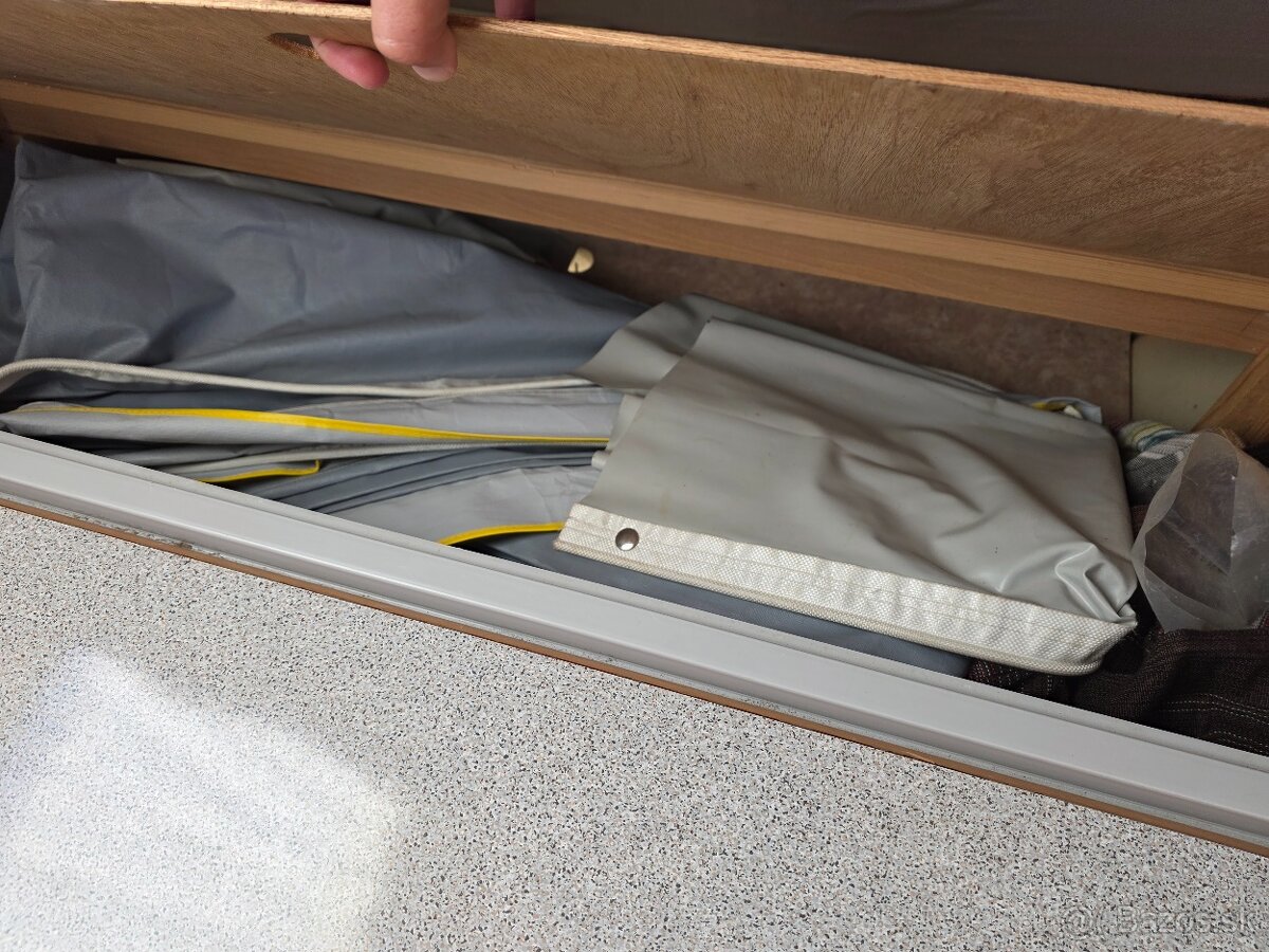 Obytný príves Adria Prima 330 - Predstan, kurenie - 12