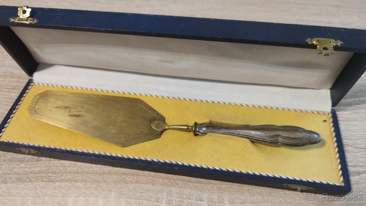 Staré veci z pôdy-staré figúrky, kordy, kalamar, šachovnice - 12