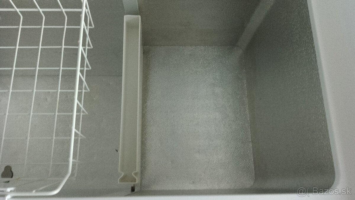 Truhlicová mraznička Whirlpool - 12