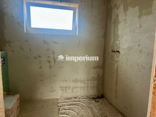 Na predaj 4 izbový bungalov v stave holodomu - obec Kyselica - 12