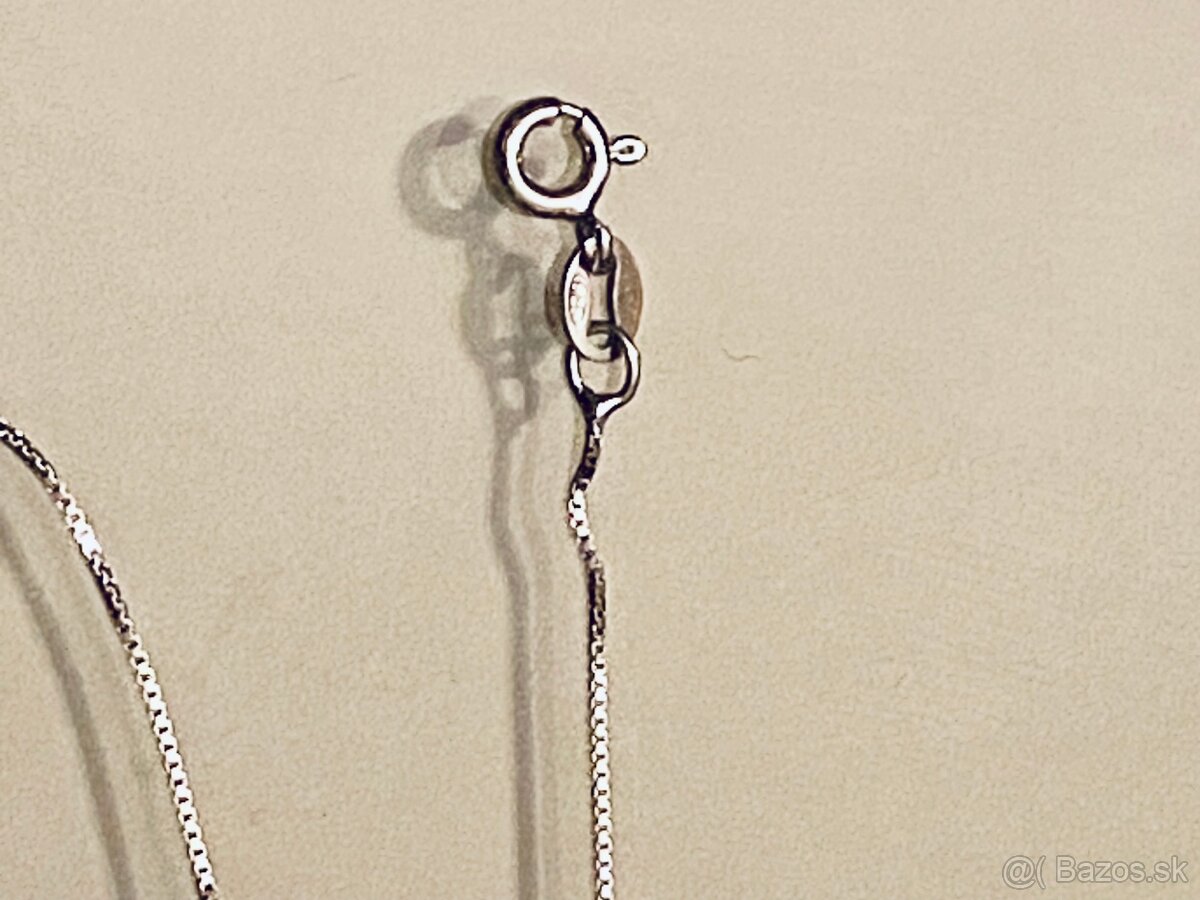 Strieborný náhrdelník s českými granátmi autíčko - 12