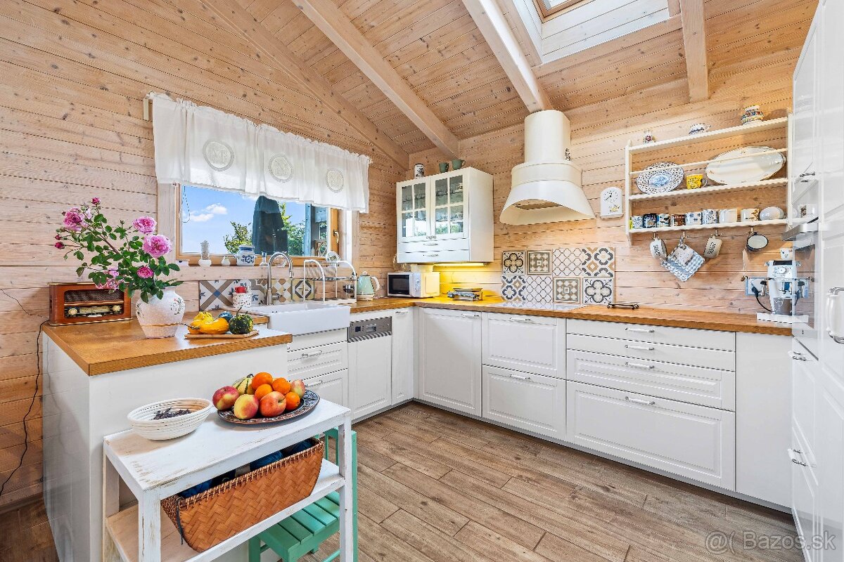 ÚTULNÝ RD S VEĽKOU ZÁHRADOU A MODERNÝMI TECHNOLÓGIAMI, ČASTÁ - 12