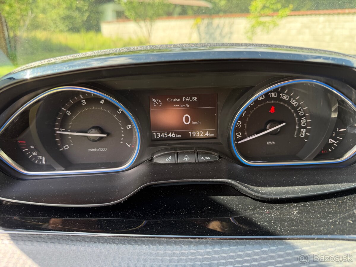 Predám Peugeot 2008 1.2 PureTech 81kW - 12
