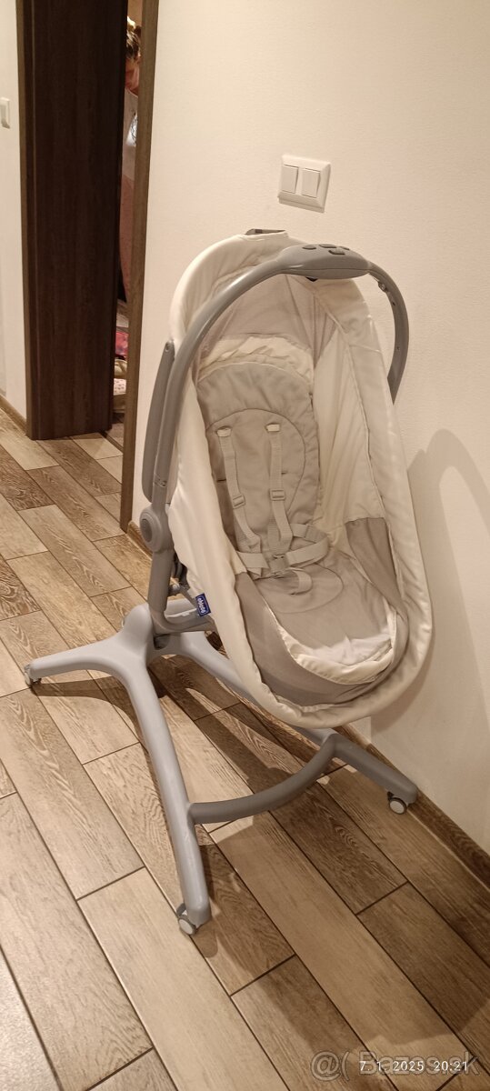 Chicco postieľka na kolieskach - 12