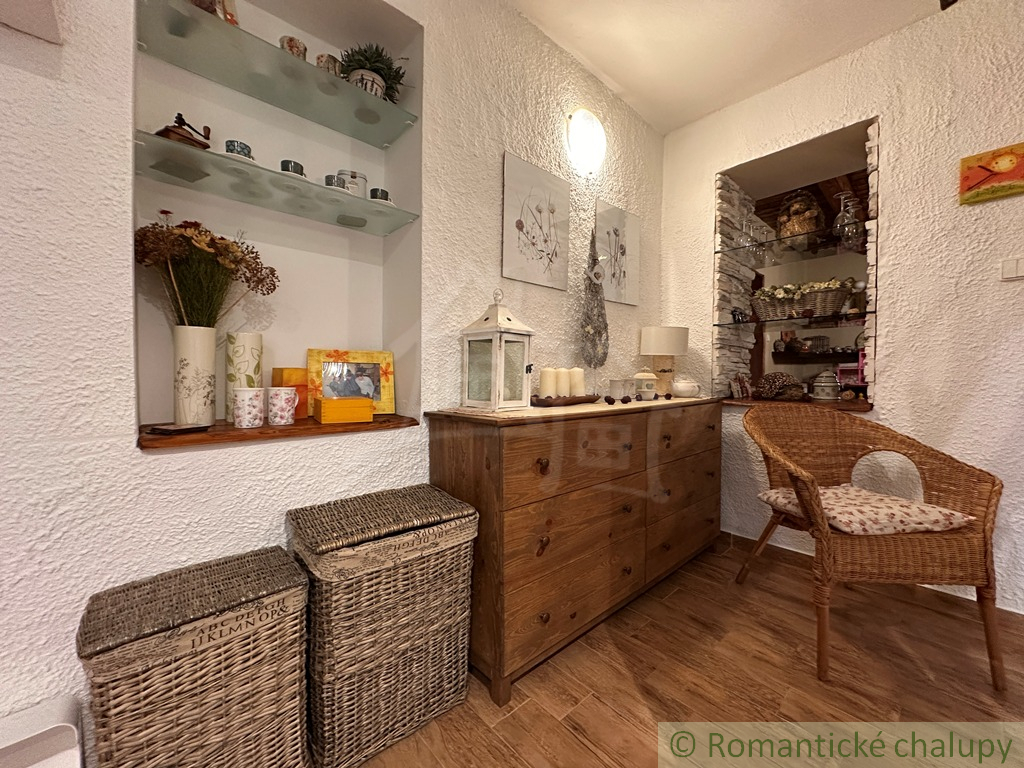 Samota v lese priamo v obci Semerovo Unikátny domček na k - 12