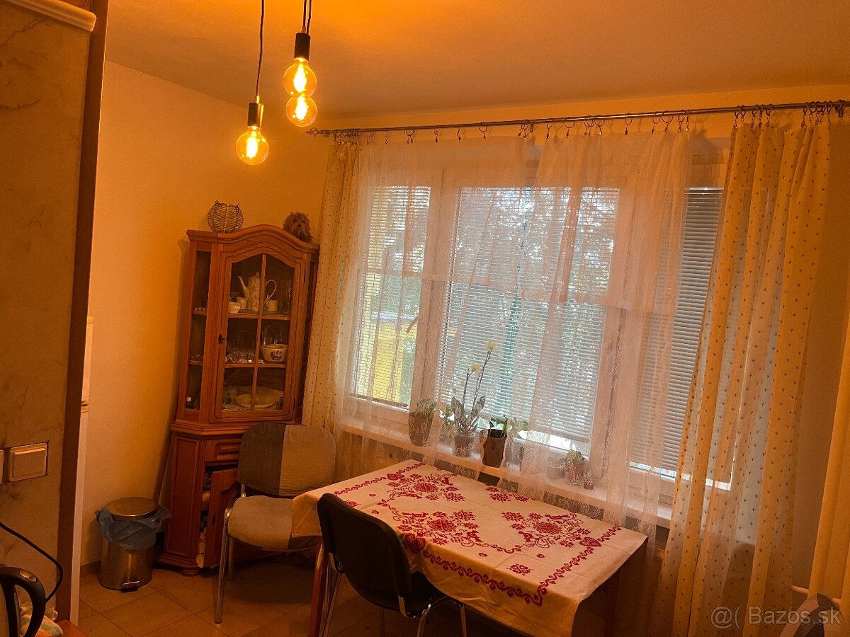 AKCIA Veľký dvojizbový byt s balkónom vo Veľkom Krtisi - 12