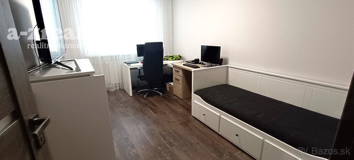 Na predaj zrekonštruovaný veľký 3 izbový byt v Nových Zámkoc - 12