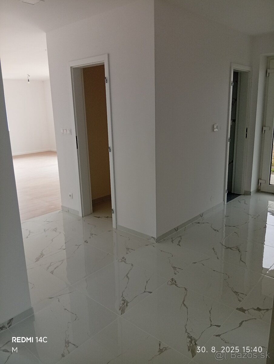 NOVOSTAVBA 4 IZBOVÉHO RODINNÉHO DOMU S TERASOU - 12