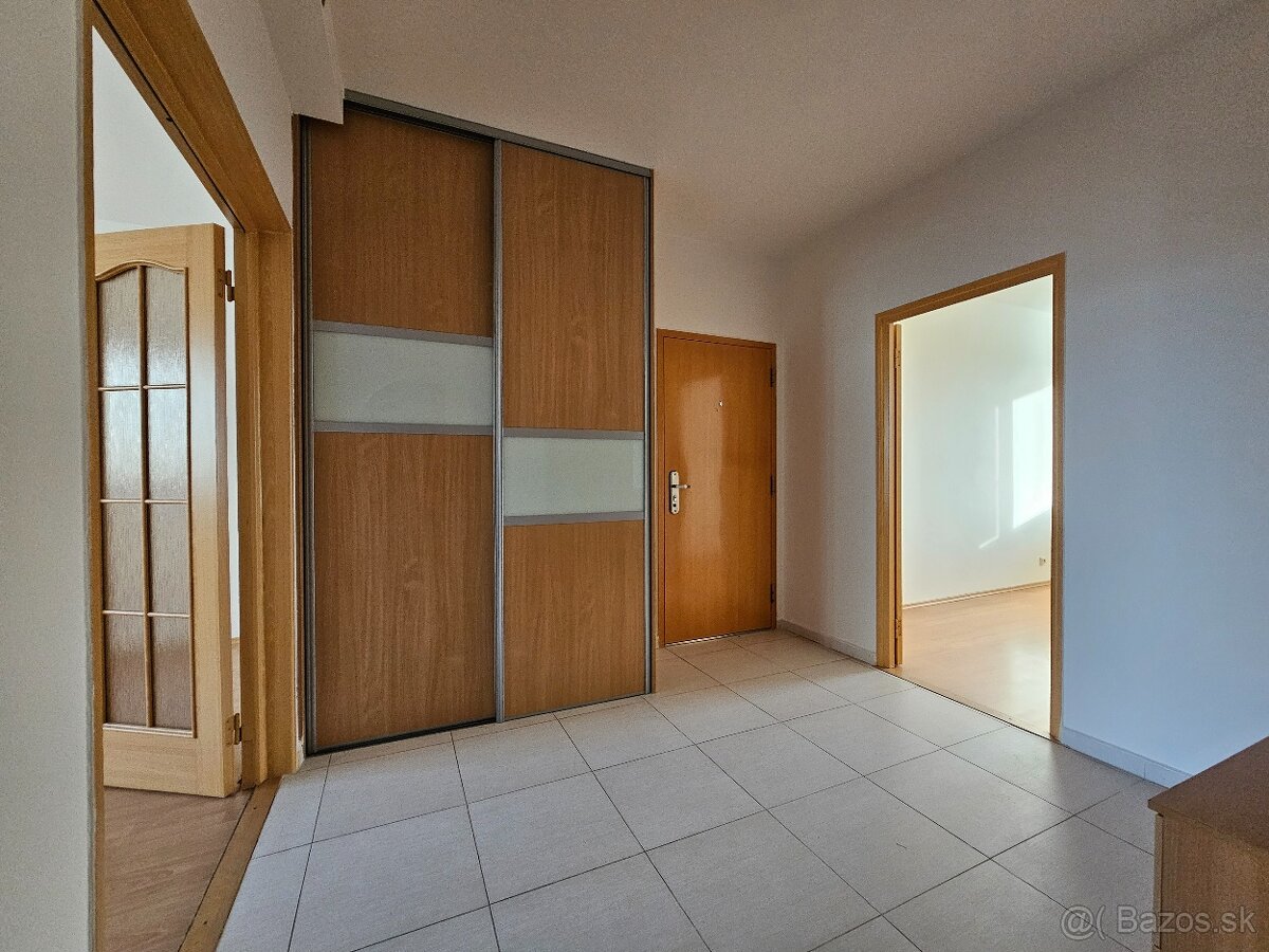 NA PREDAJ 3-izbový byt s loggiou, ILAVA - Kukučínová ul. - 12