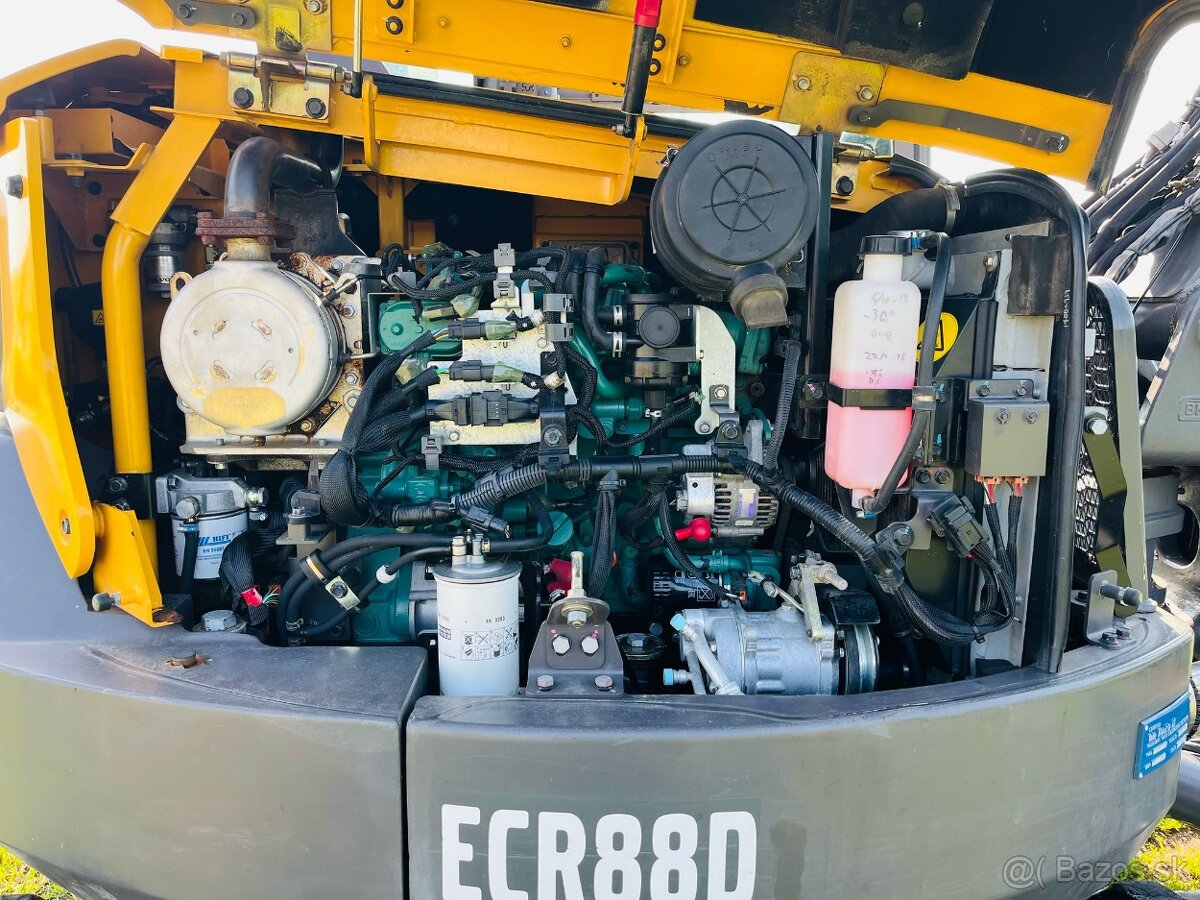Pásové rypadlo Volvo ECR88D - 12