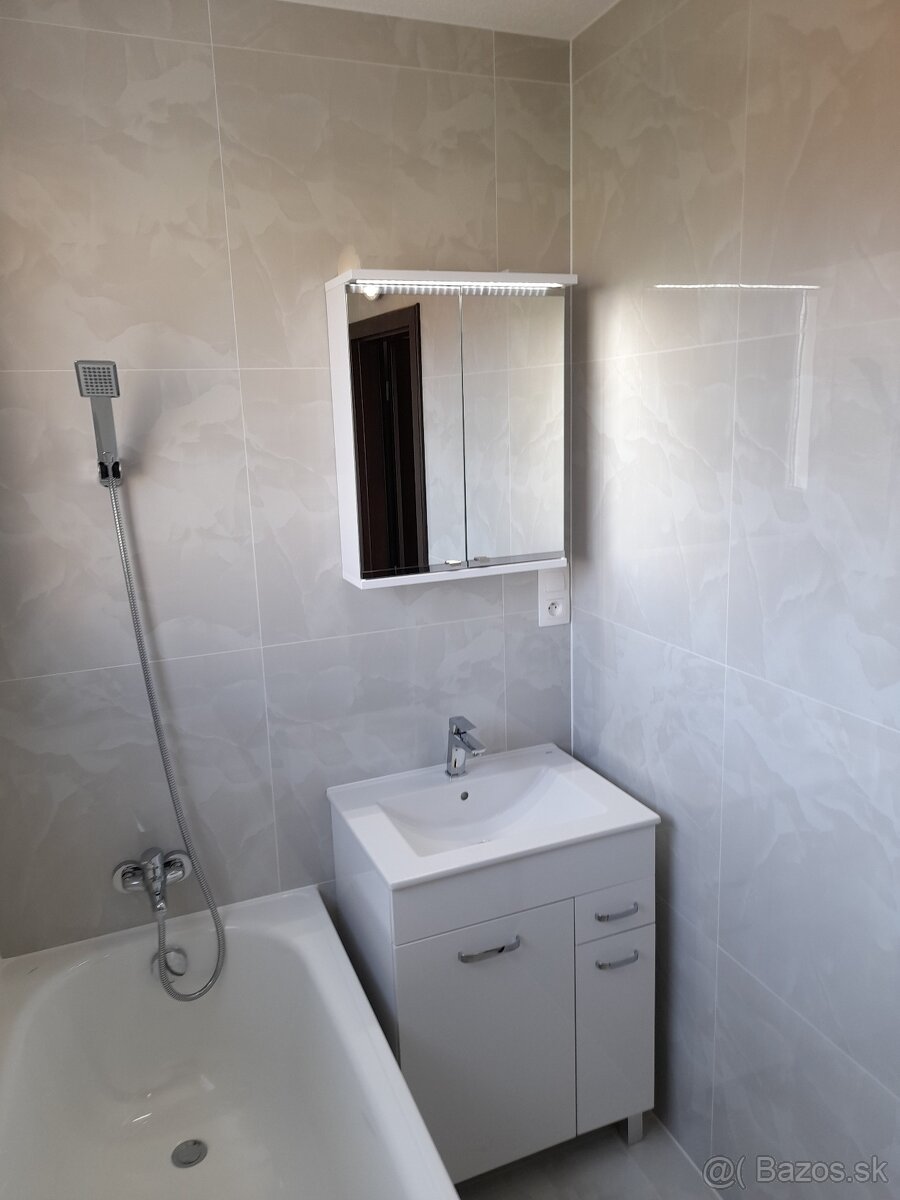 Rezervovaný kompletne zrekonštruovaný 4-izbový byt - 12