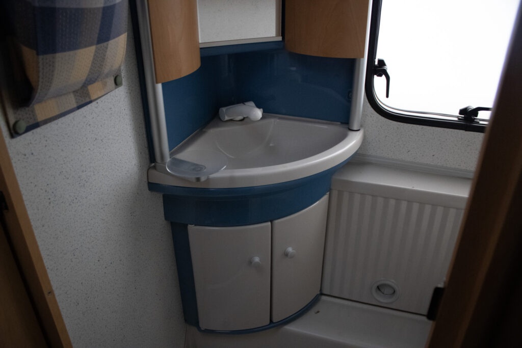 Burstner obytný príves - 12