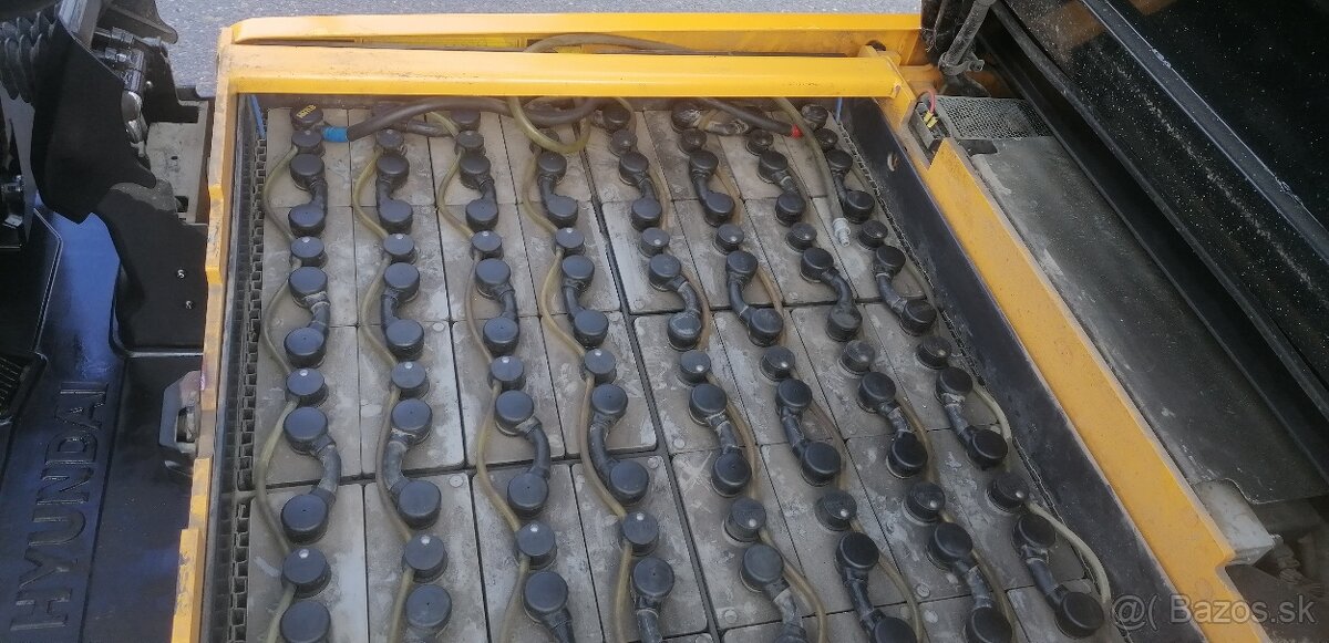 HYUNDAI 30BH-9 AKU triplex, boční posuv - 12